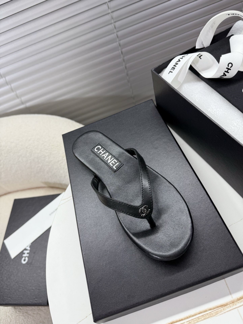 Ch**el slippers